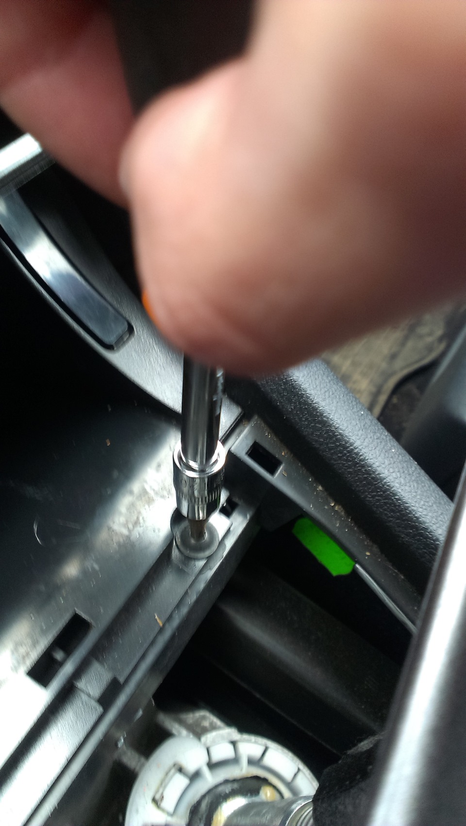 Как снять пепельницу шкода октавия Вытаскиваем пепельницу - Skoda Octavia A5 Mk2, 1,4 л, 2013 года своими руками DR