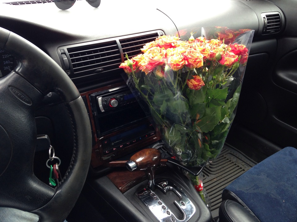 Фото цветов в машине в салоне