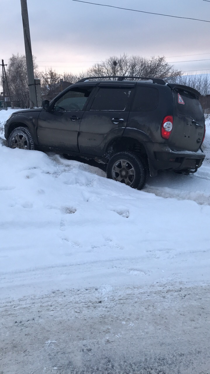 Кривые колеса на Шниве)) — Chevrolet Niva, 1,7 л, 2012 года | наблюдение |  DRIVE2