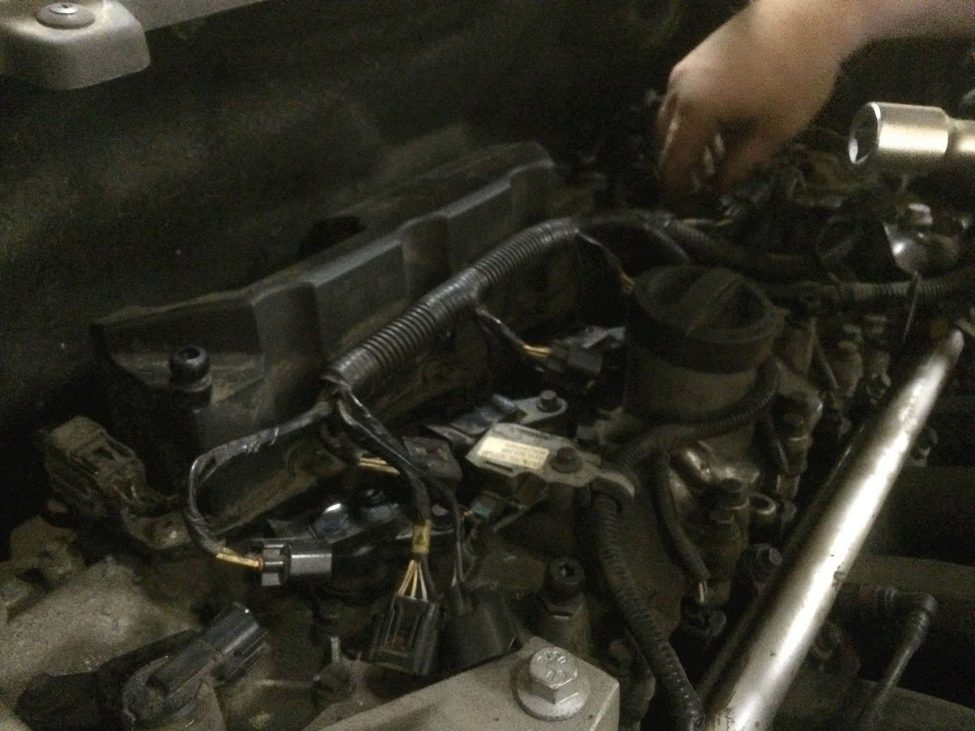 свечи накаливания фрилендер 2. 2 дизель. вихревые заслонки фрилендер 2. Freelander 2 замена свечей. Freelander 2 замена свечей.