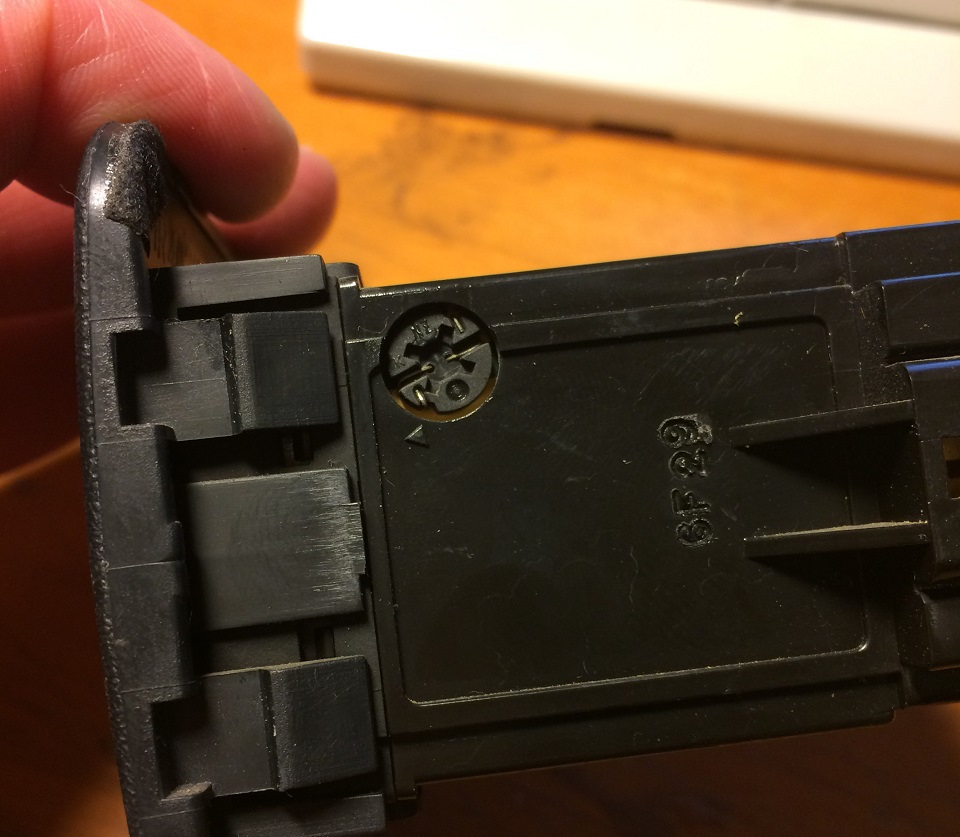 яркость приборов, корректор фар — Mitsubishi Pajero (3G)