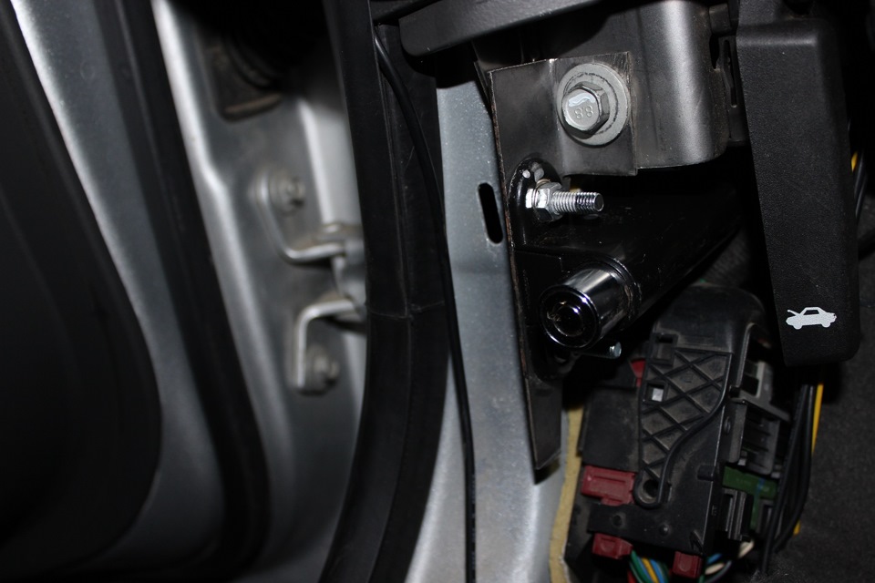Установил доп. замок капота — Chevrolet Cruze (1G), 1,6 л, 2010 года ...