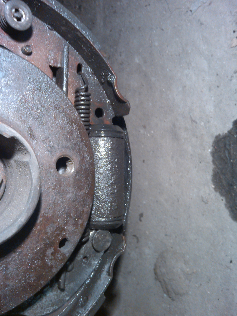 Потек задний тормозной цилиндр — BMW 3 series Coupe (E30), 3,5 л., 1989 ...