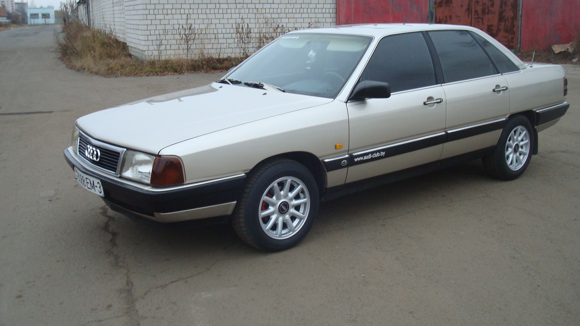 Audi 100 (C3) 2.2 бензиновый 1987 | серо бежевый металик на DRIVE2