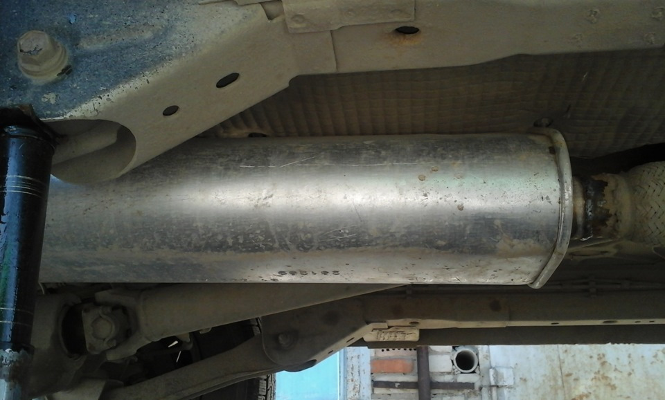 Термолента для глушителя. Сизый дым из выхлопной трубы. Jeep grand cherokee zj 5. Греется выхлоп. Греется выхлоп.