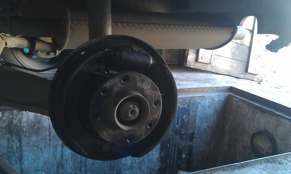 Замена колодок и тормозного цилиндра — LADA Калина хэтчбек, 1,6 л ...