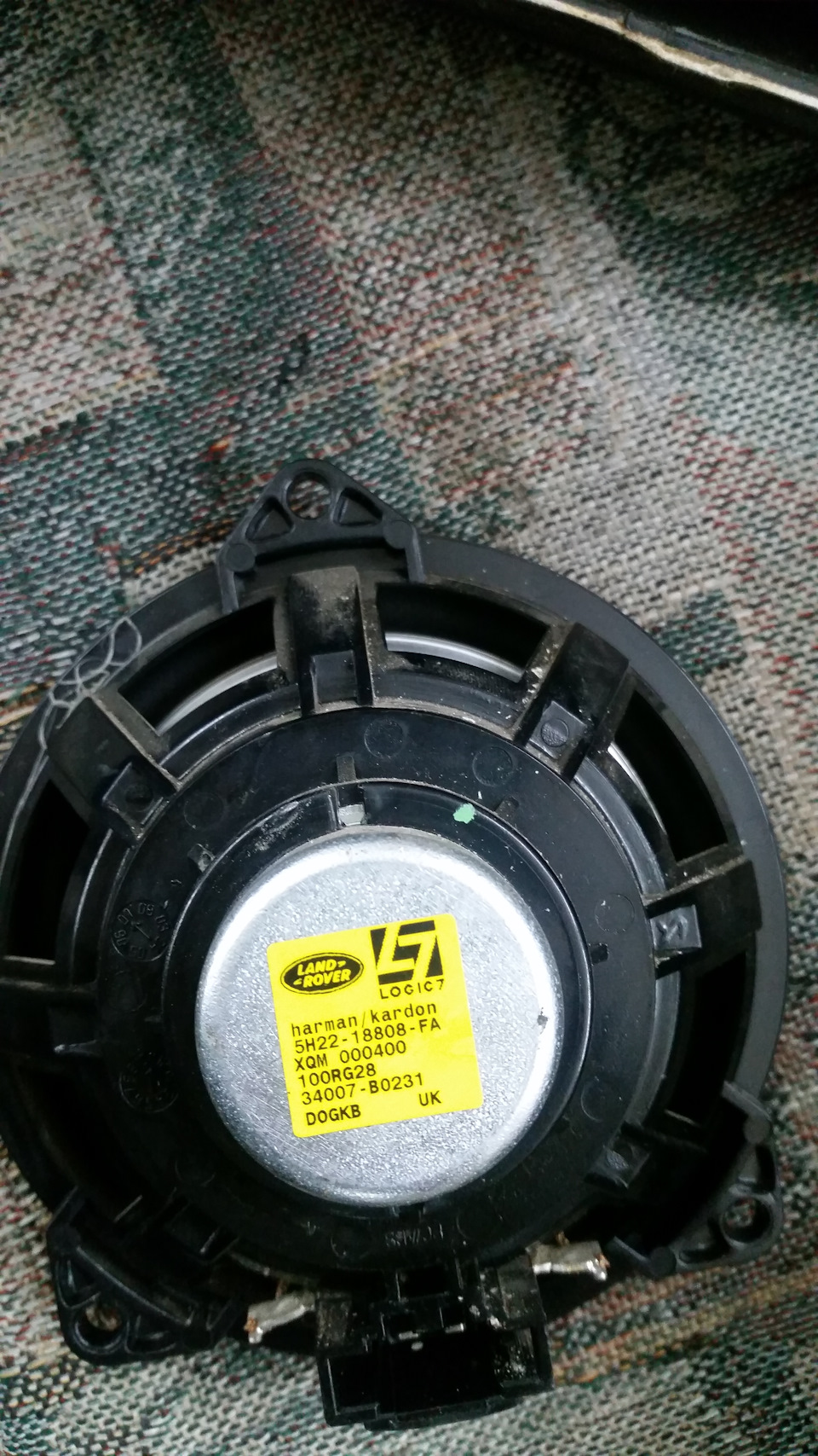 Захрипел динамик водительской двери. — Land Rover Discovery III, 2008 ...