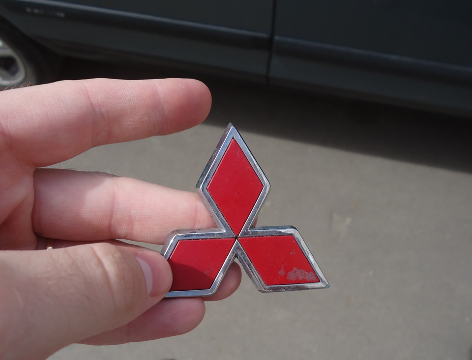 Значок Mitsubishi значок Mitsubishi