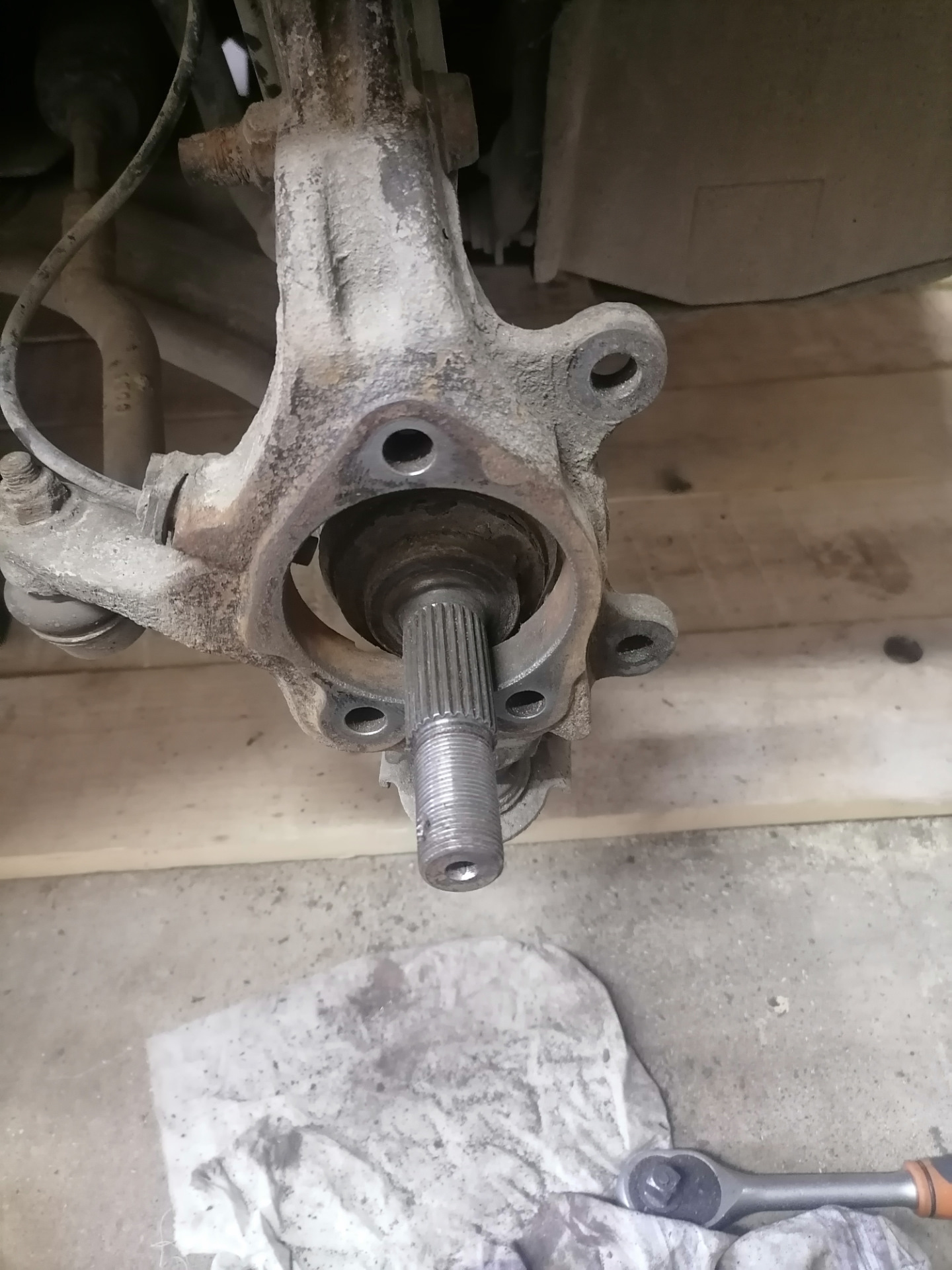 Замена передний правой ступицы MILES DB83007 на Marshall M8137535 ...