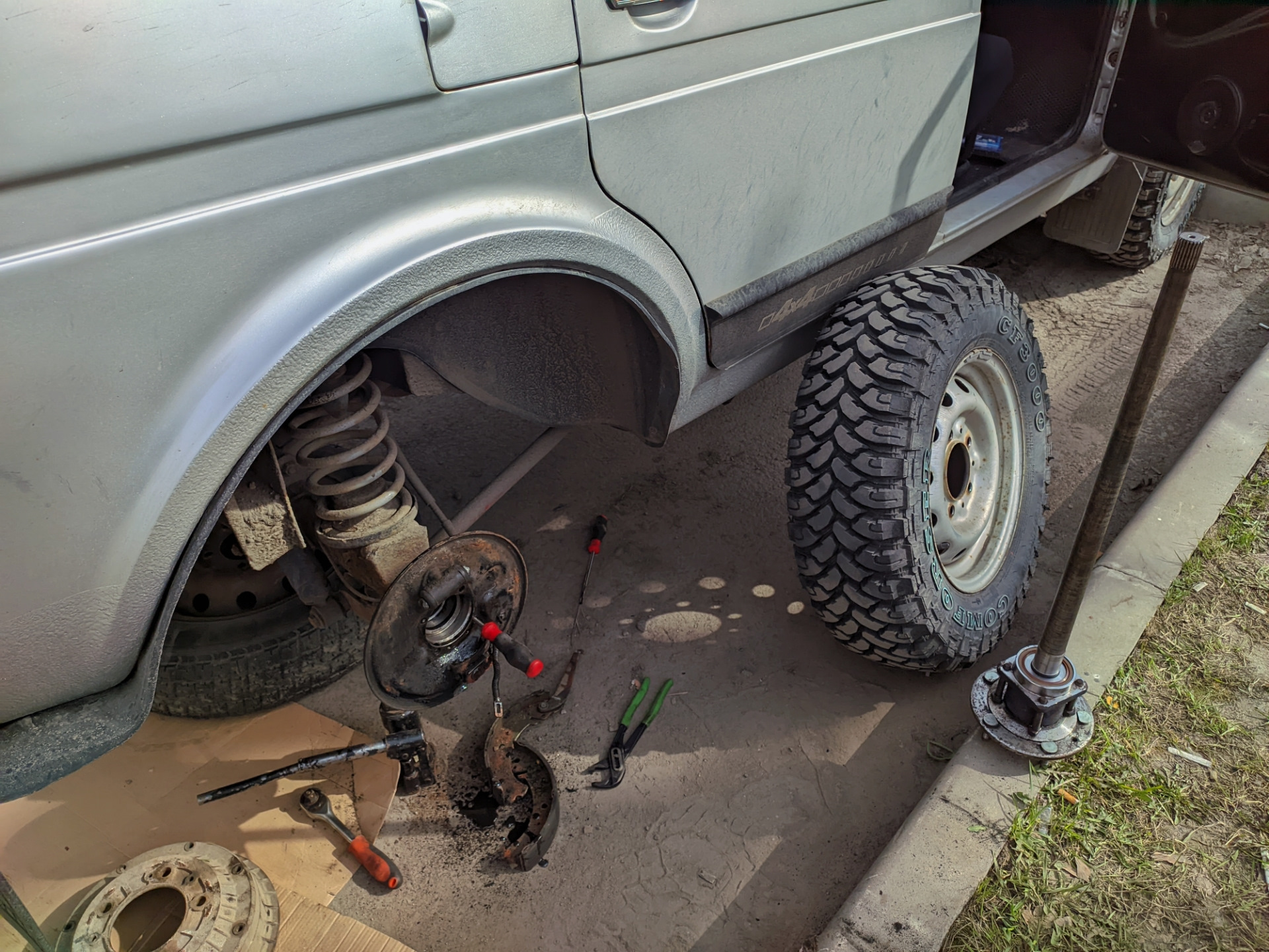 Замена сальника и ревизия полуоси ВАП. — Lada 2131, 1,7 л, 2004 года ...