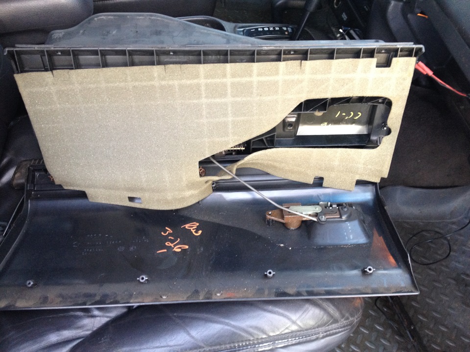 c1ab586s 960 Как открыть бардачок без ключа