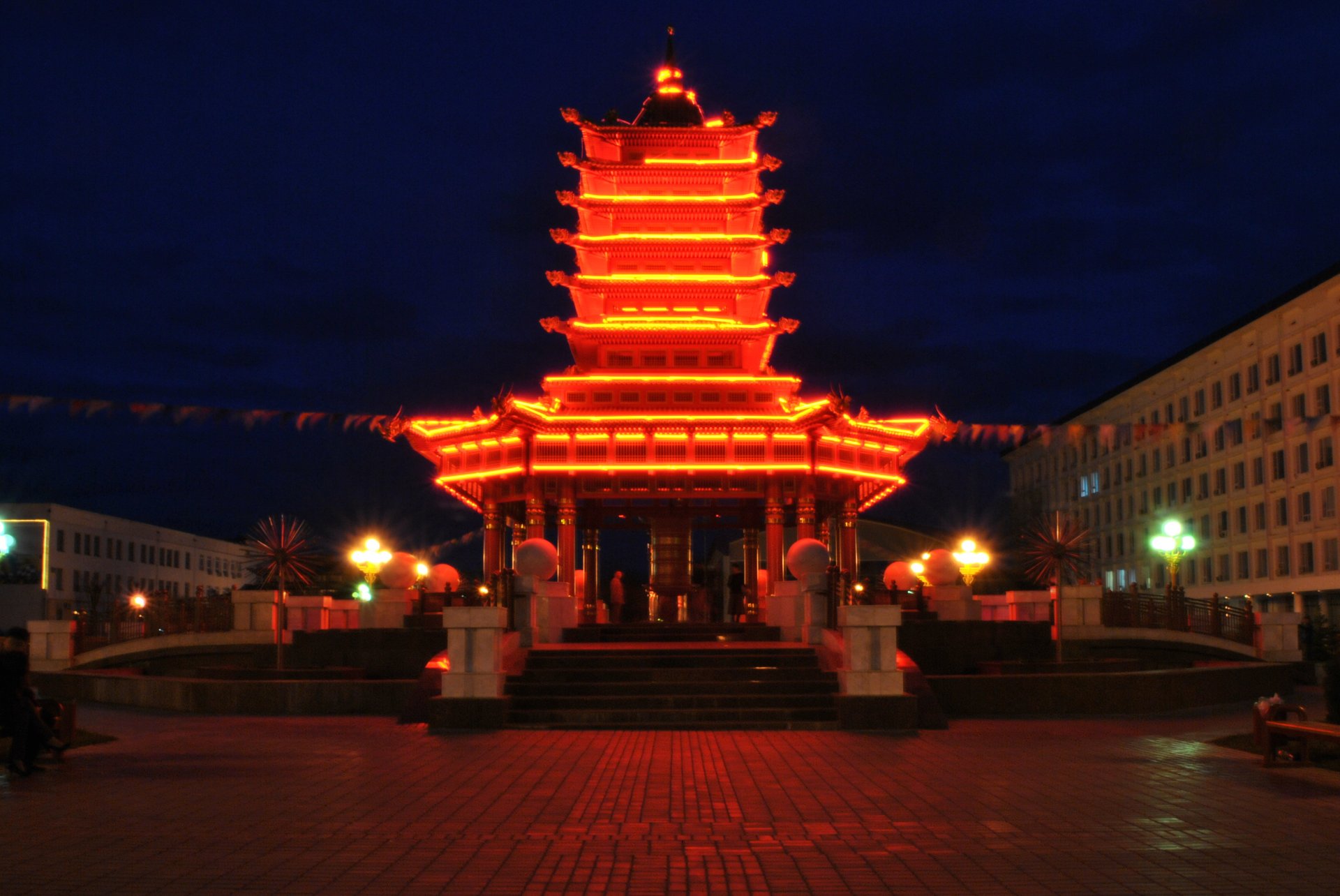 Пагода семи дней Элиста ночью