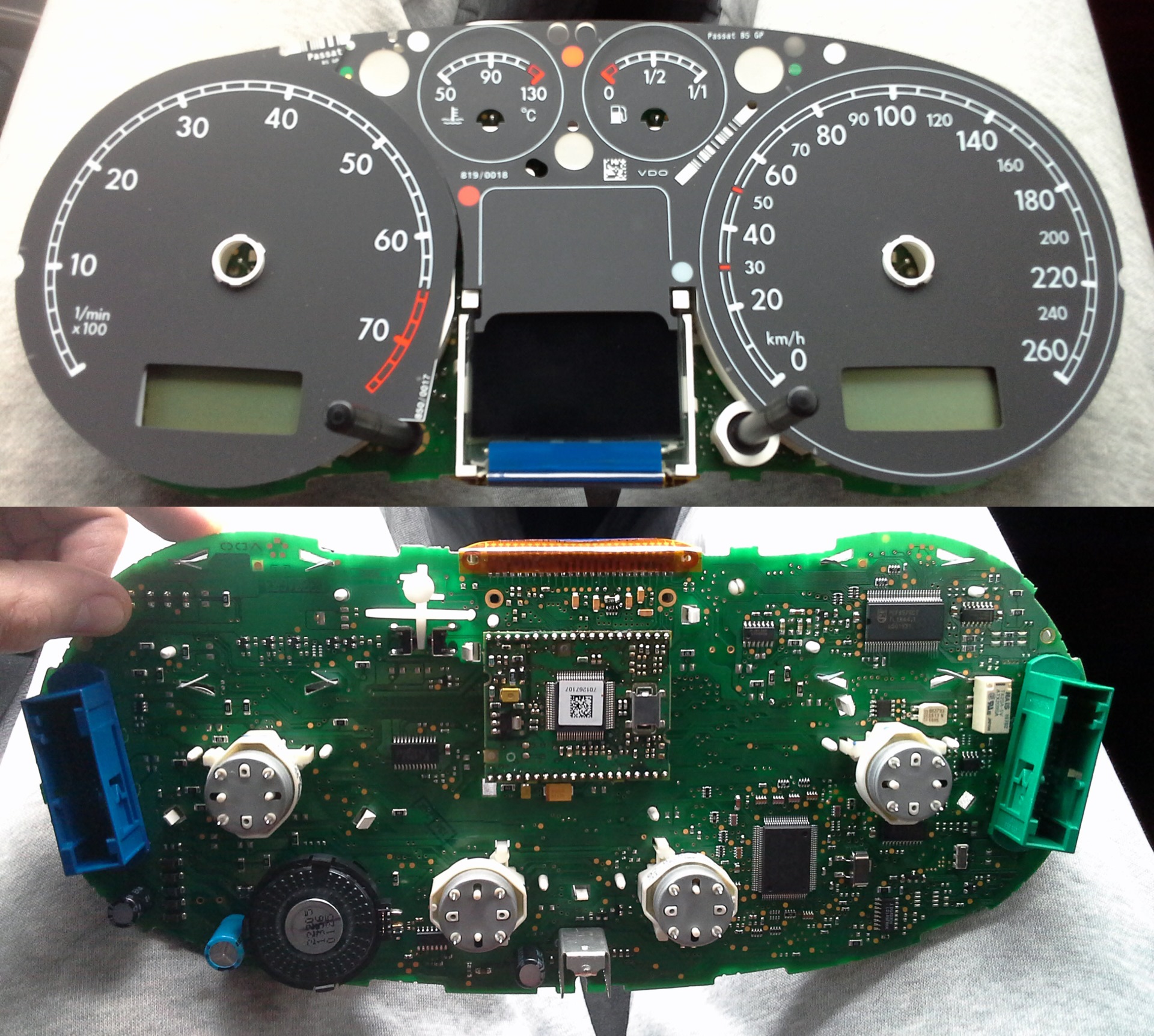 Ремонт панели приборов. Приборная панель Passat b5+. VW b5 еепром панели приборов. Еепром панели приборов VW Passat b5. Плата приборной панели Пассат б6.