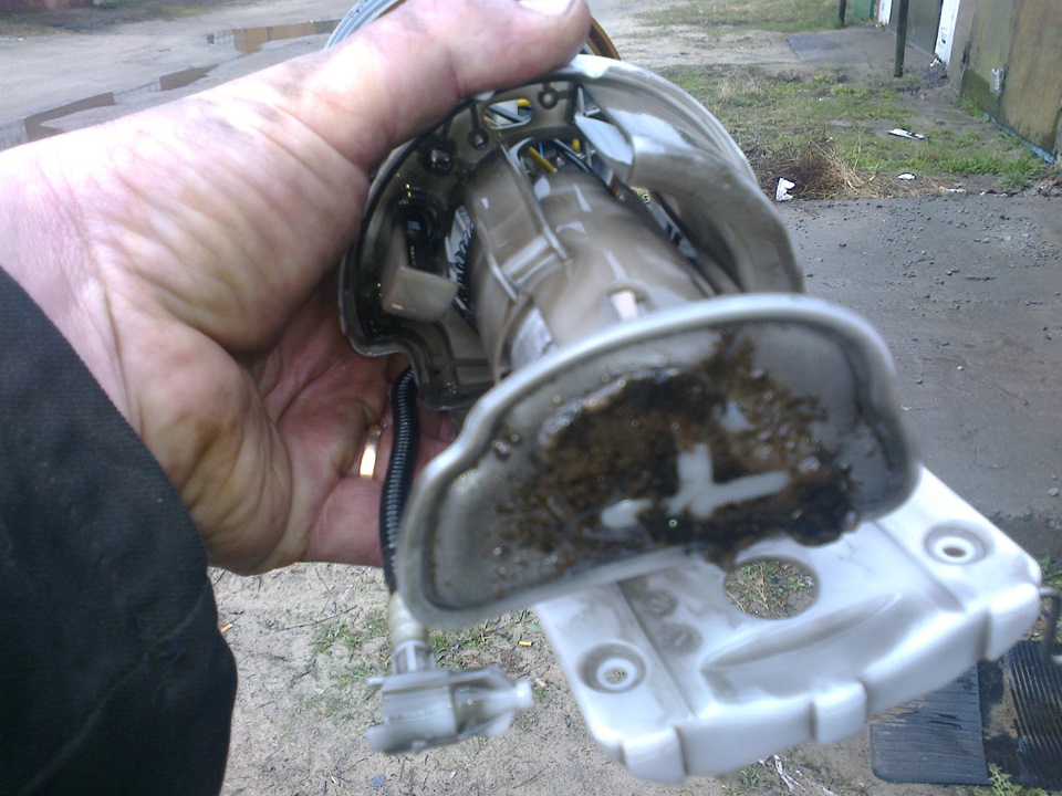 Сетка заборника в топливном баке. — Audi A6 (C5), 1,9 л, 2004 года ...