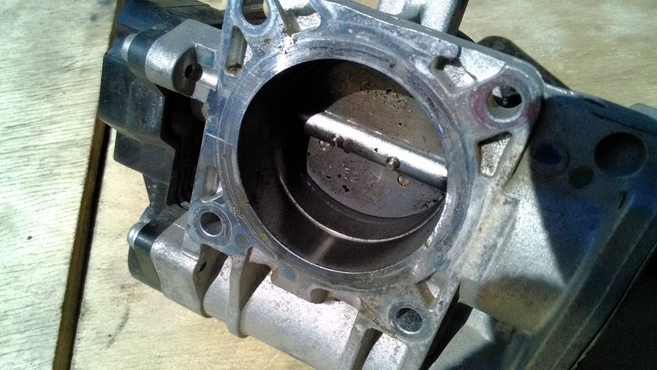 Очистка дроссельной заслонки — Lada Гранта, 1,6 л, 2012 года | своими ...