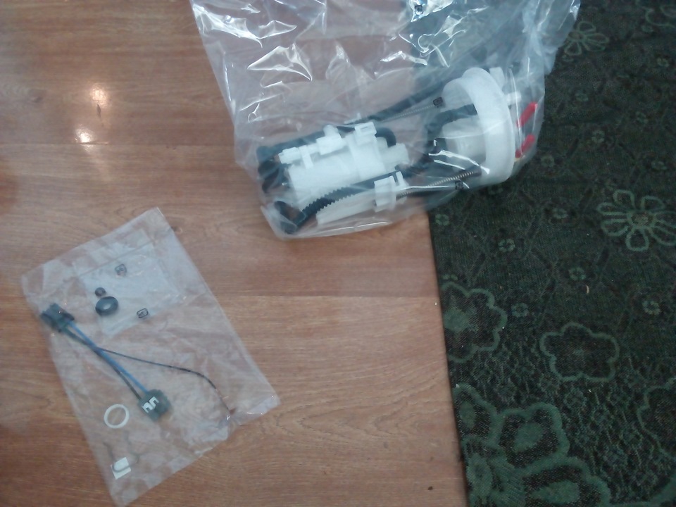 смена топливного фильтра) — Honda Fit (1G), 1,3 л, 2002 года | плановое ...