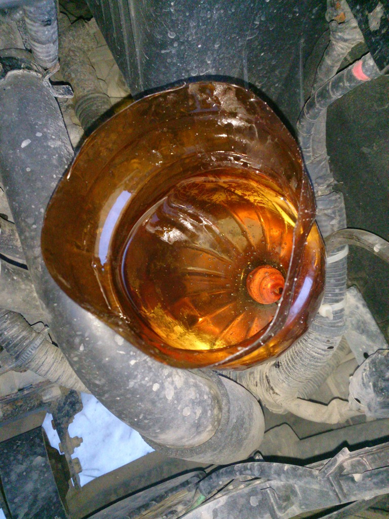 наливаем масло и ждем) уходит достаточно быстро) — Hyundai Sonata IV (EF)