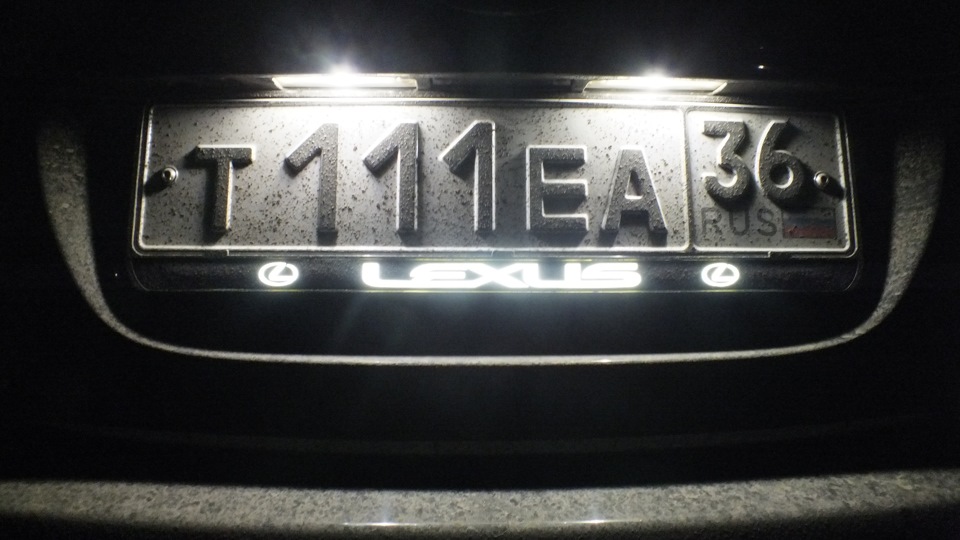 Рамка для автомобиля с подсветкой. Лексус номерные рамки с подсветкой. Номерная рамка Lexus. Рамка номера Лексус. Номерная рамка с подсветкой.