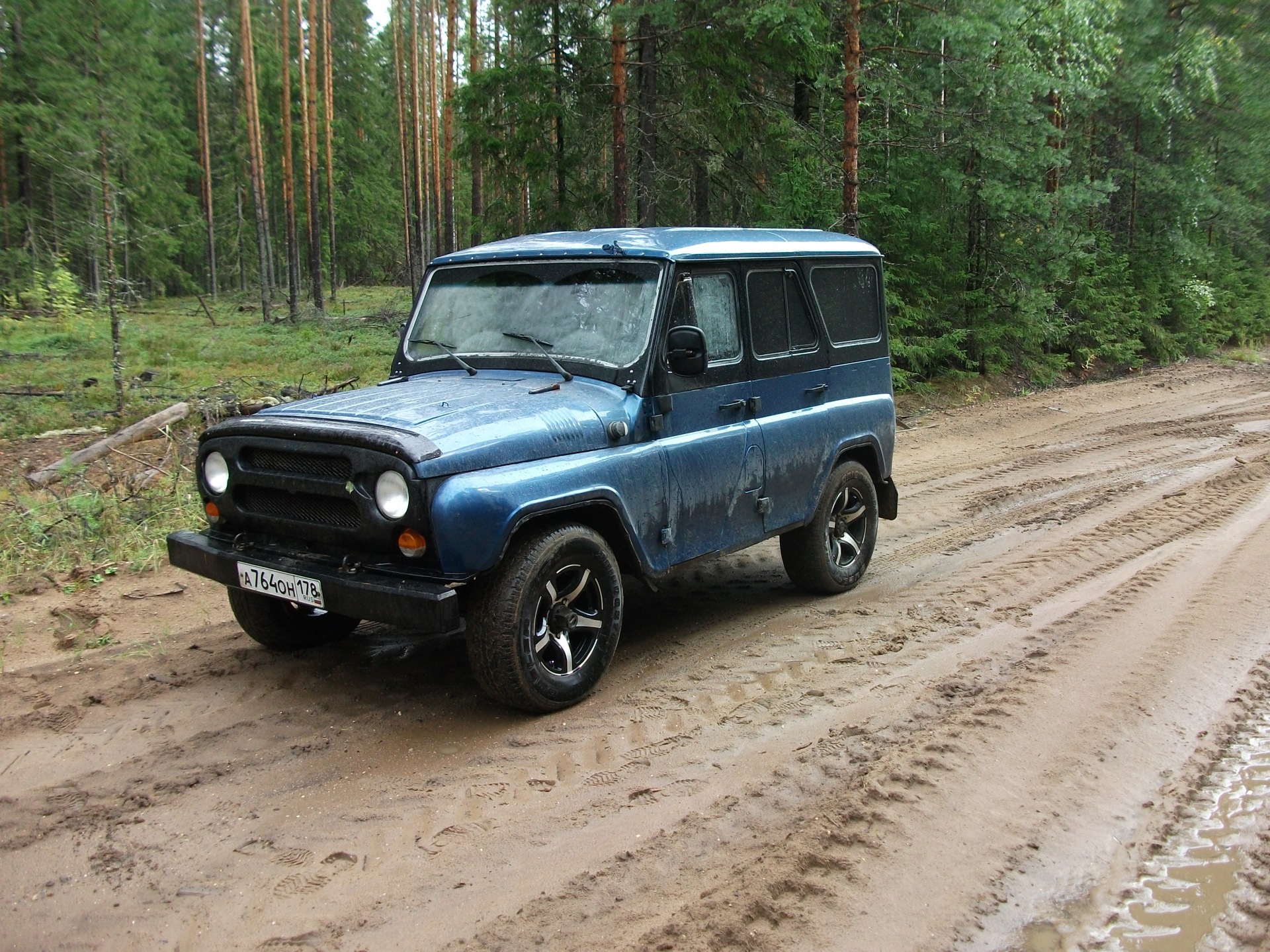 Уаз 04. УАЗ 3151 по грязи. УАЗ 3151 В грязи. УАЗ 3151 по грязи видео.