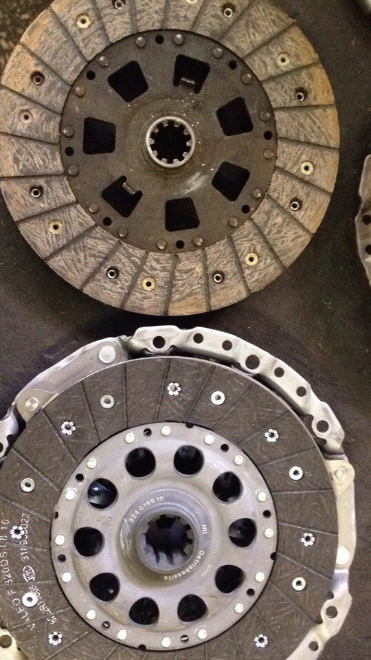 Сверху сцепление M60B30, снизу сцепление S62B50 — BMW 5 series (E34)