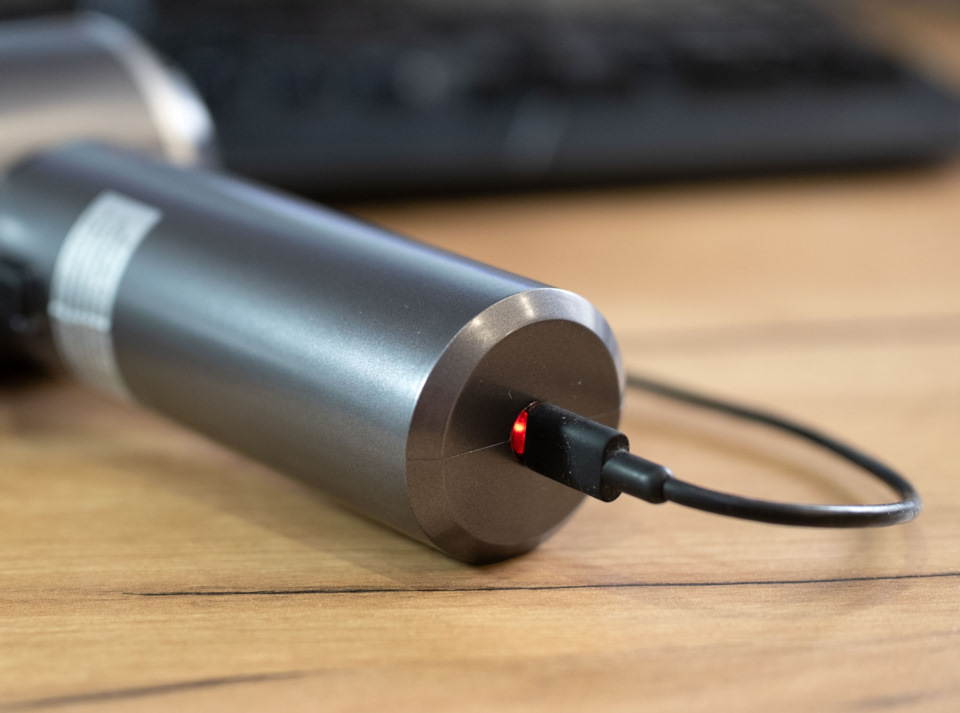 При зарядке горит красный индикатор — Renault Kaptur (2020)