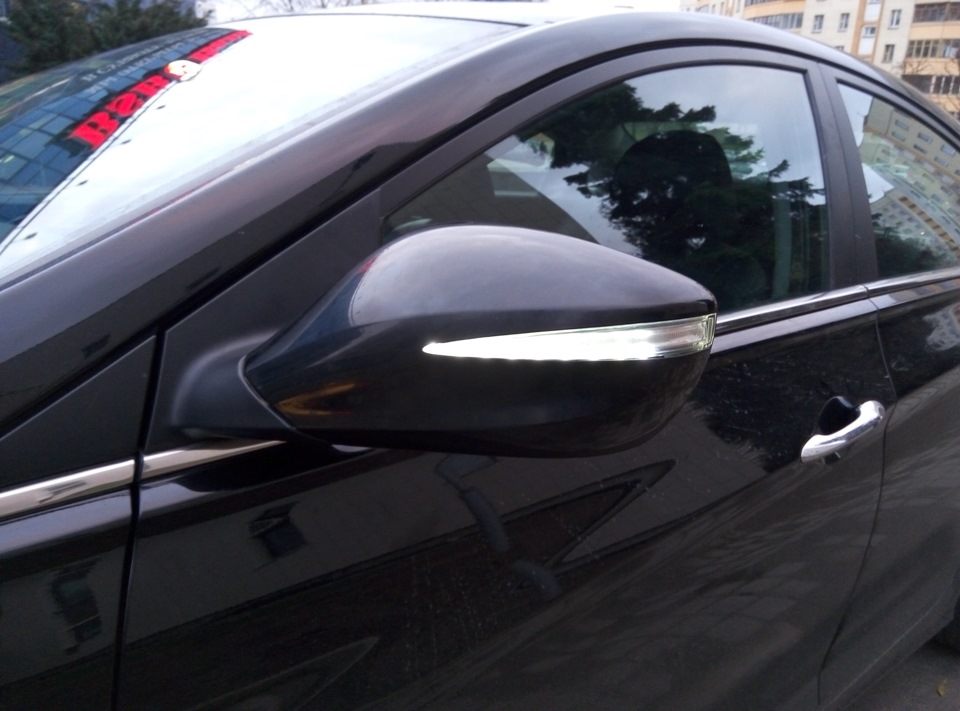 Снимаем накладки зеркал - Hyundai Solaris Hatchback, 1,6 л, 2015 года своими рук