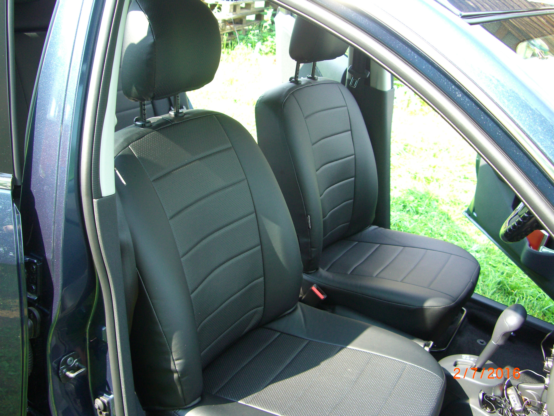 натянуть чехлы из экокожи