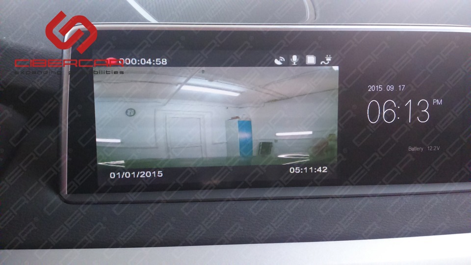 Картинка с передней камеры видеорегистратора на штатном мониторе.