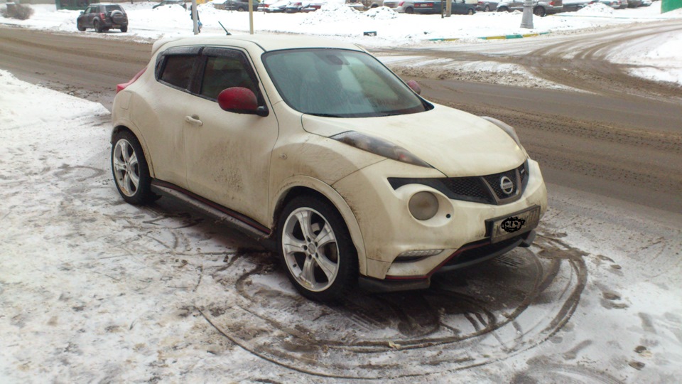 Nissan Juke Р±РµР»С‹Р№ r18