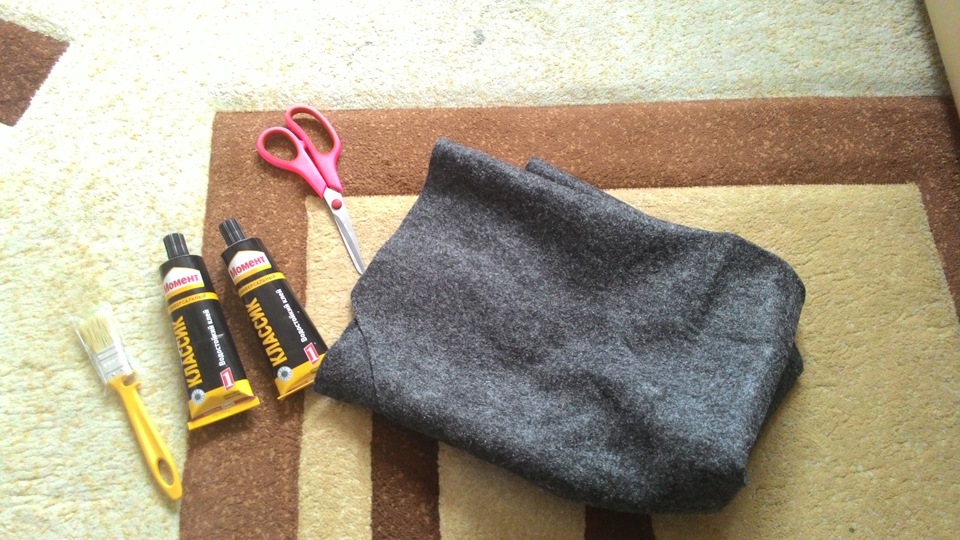 Наклеить карпет. Клей для карпета. Обшивка карпетом багажника. Наклеить карпет. Наклеить карпет.