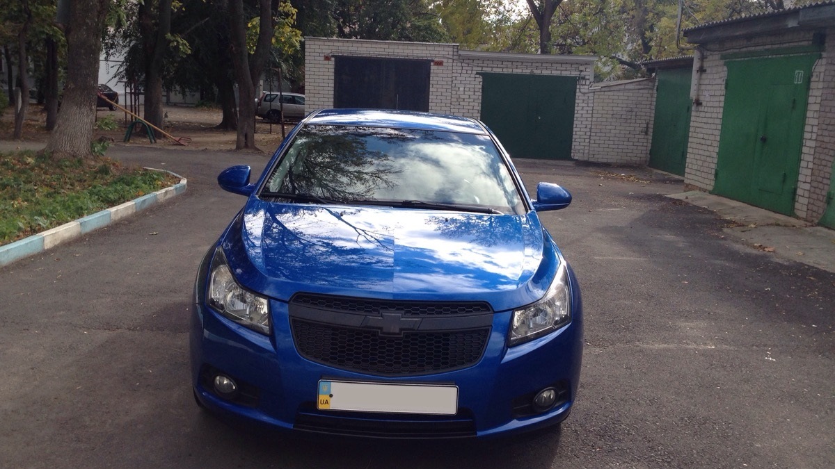 Chevrolet Cruze Blue Carbon Fiber detailing