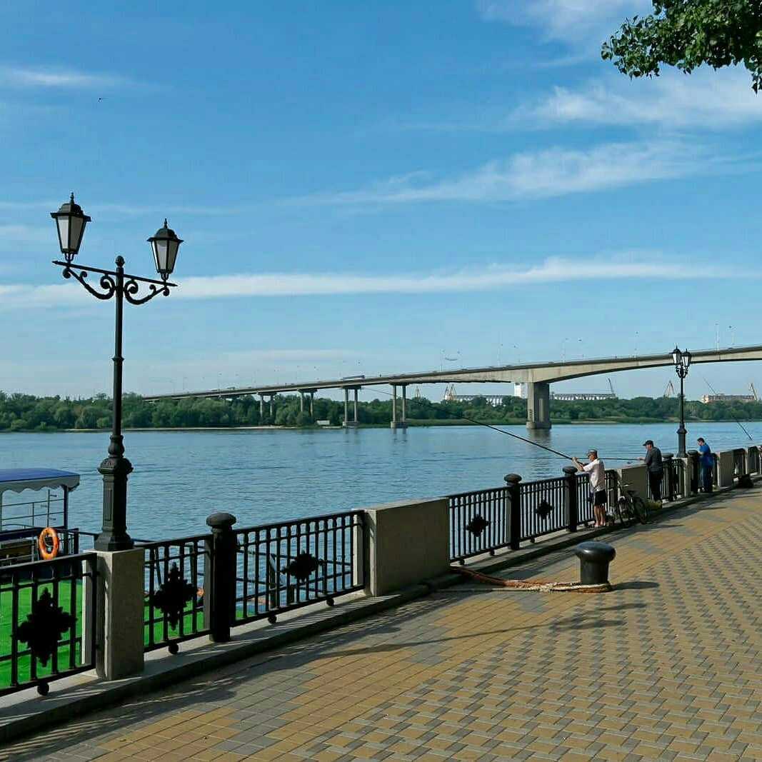 Улицы набережной реки