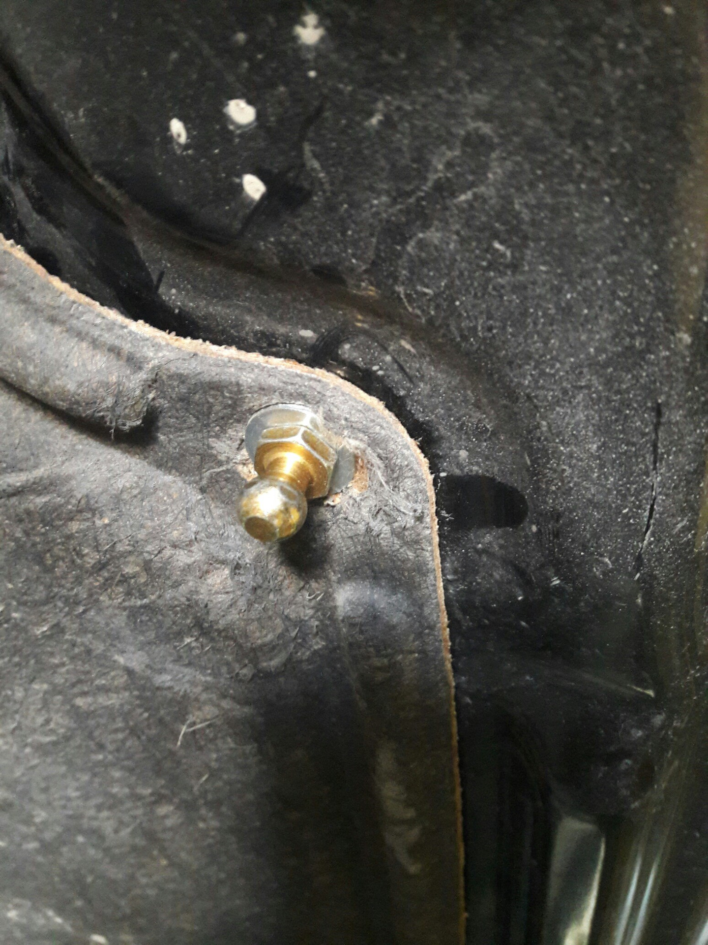 Правильные упоры капота — Mazda 6 (2G) GH, 2 л, 2008 года | другое | DRIVE2