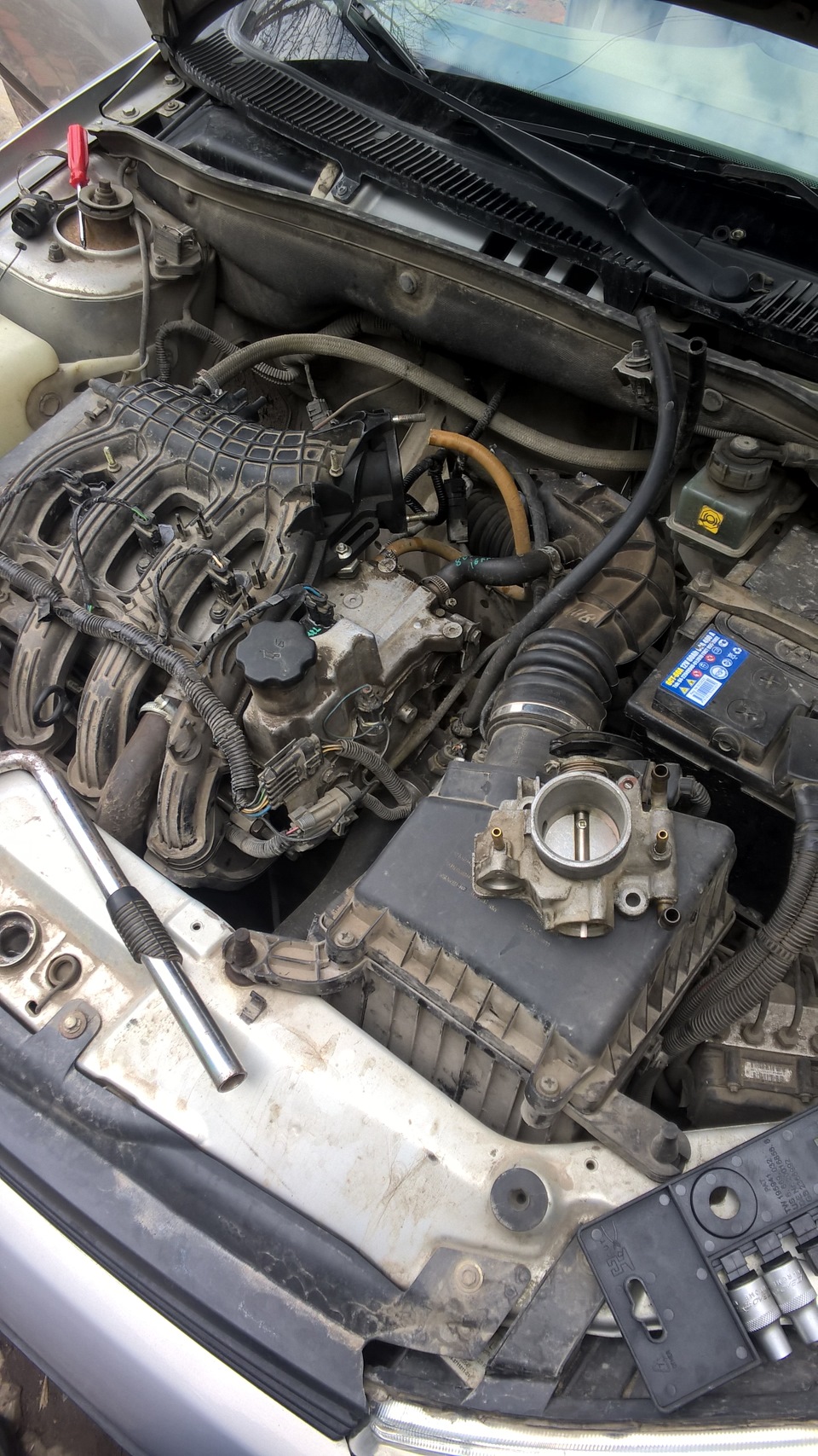 плавают холостые обороты — Lada Калина седан, 1,4 л, 2008 года ...