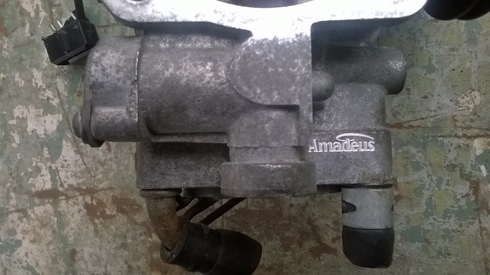 нанесен логотип — Mitsubishi Space Star (1998)