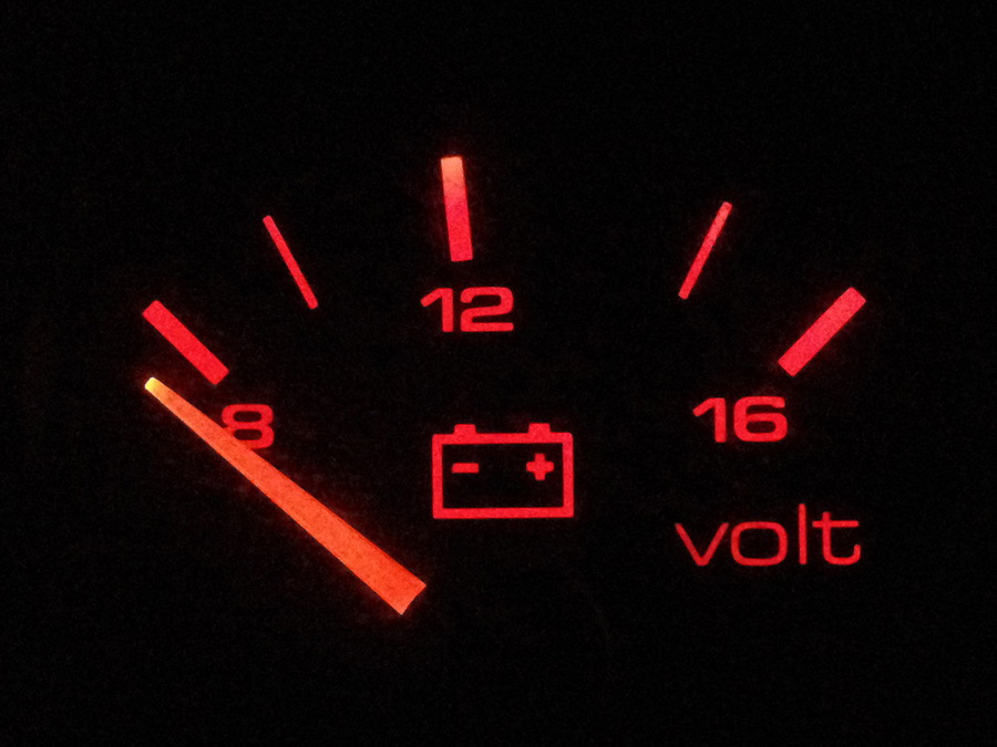 Индикатор аккумулятора и перегруз свыше +16В (трабл приборки) — Audi ...