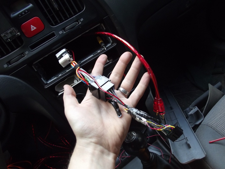 Как подключиться к магнитоле в машине