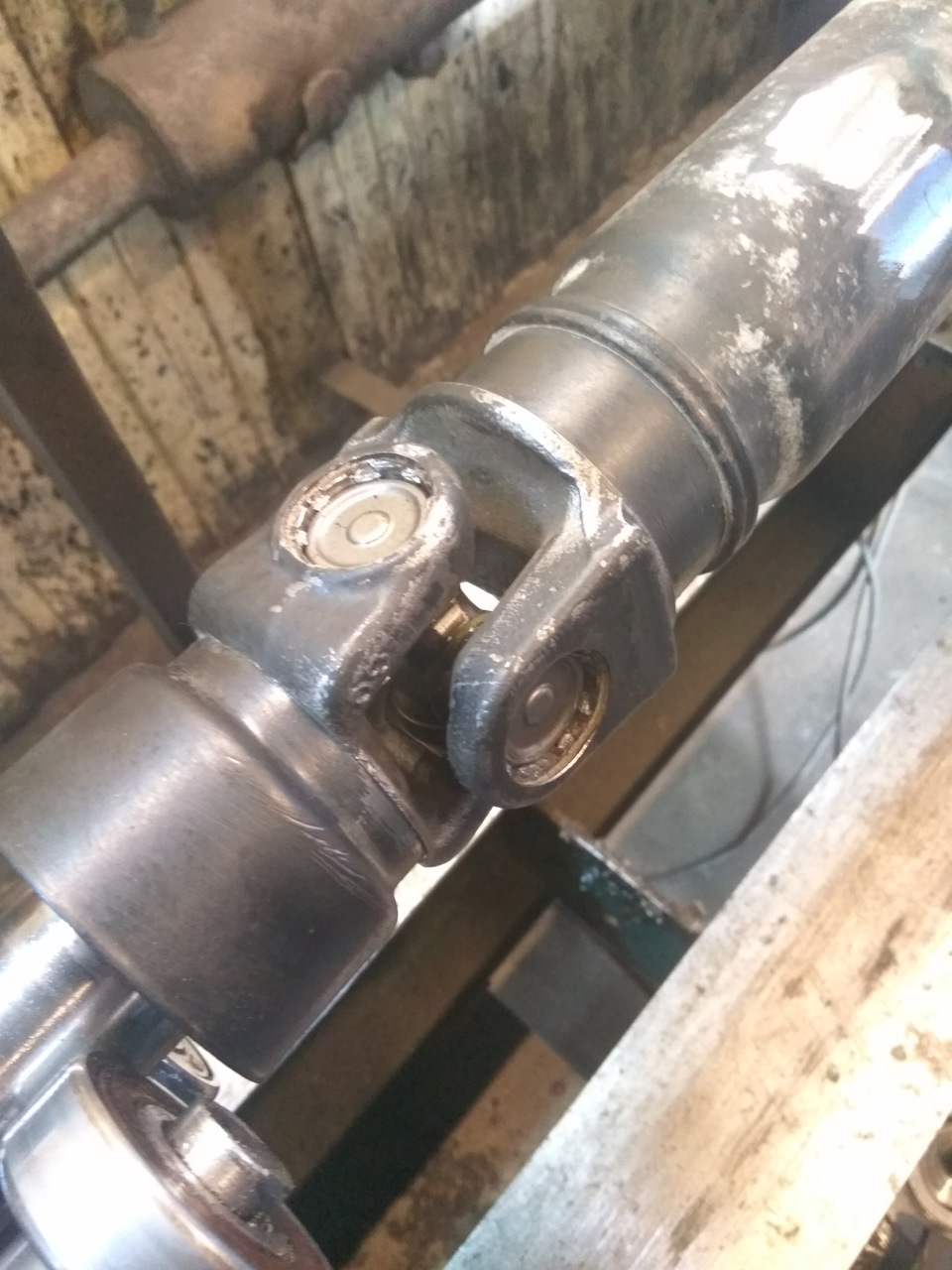 Замена крестовин карданного вала — Subaru Outback (BR), 2,5 л, 2010 ...