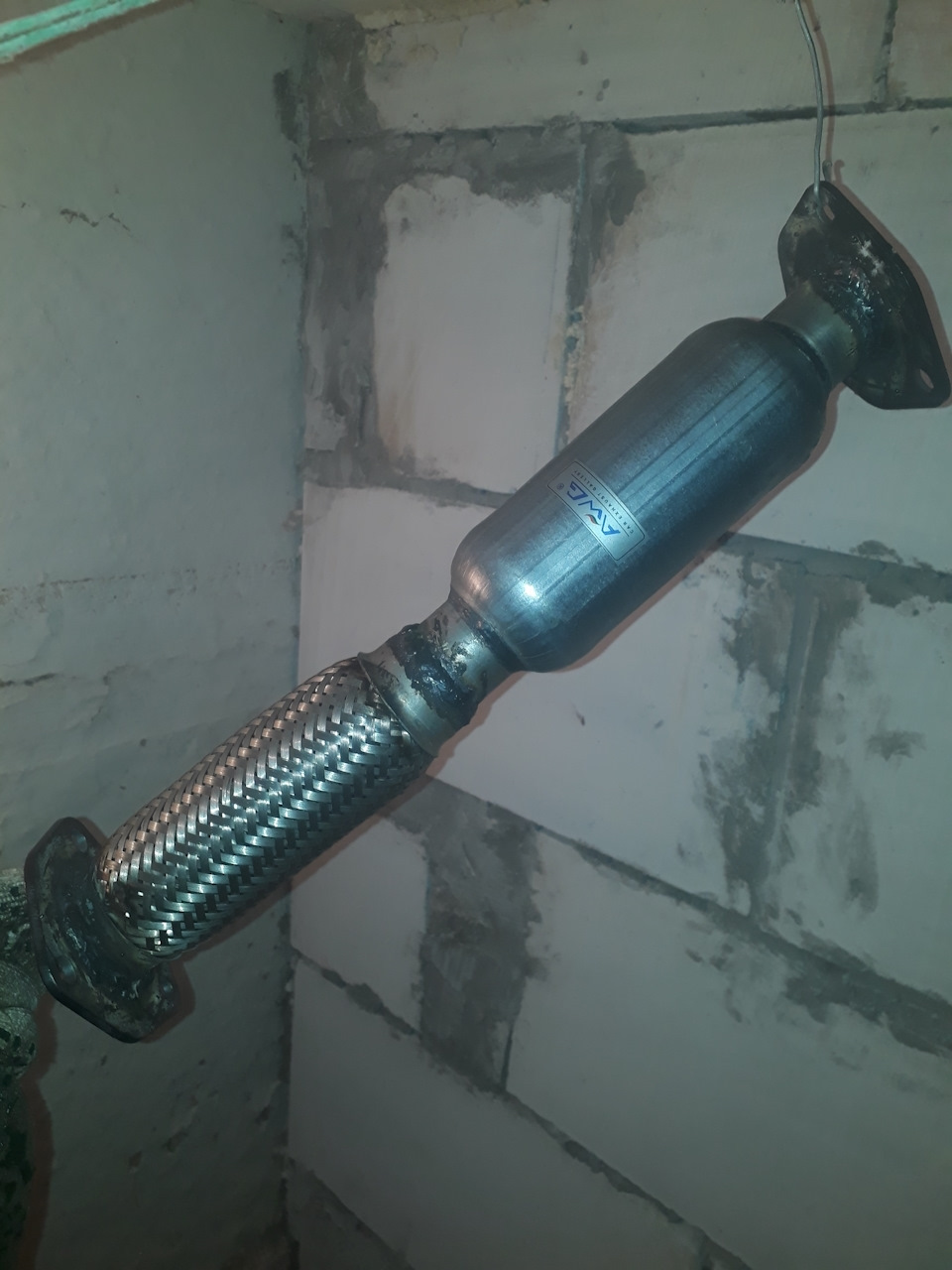 После этого начал все подгонять и прихватывать сваркой. Стронгер и гофру брал 45 мм диаметром, плюс три фланца с ланоса, два 51мм и один 41мм. Конструкцию делал разборной, что бы спокойно можно было заменить гофру не снимая паука. — Daewoo Sens