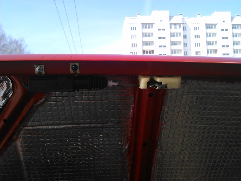 Установка замка багажника от Ваз 2107 с электроприводом. — Lada 21013 ...