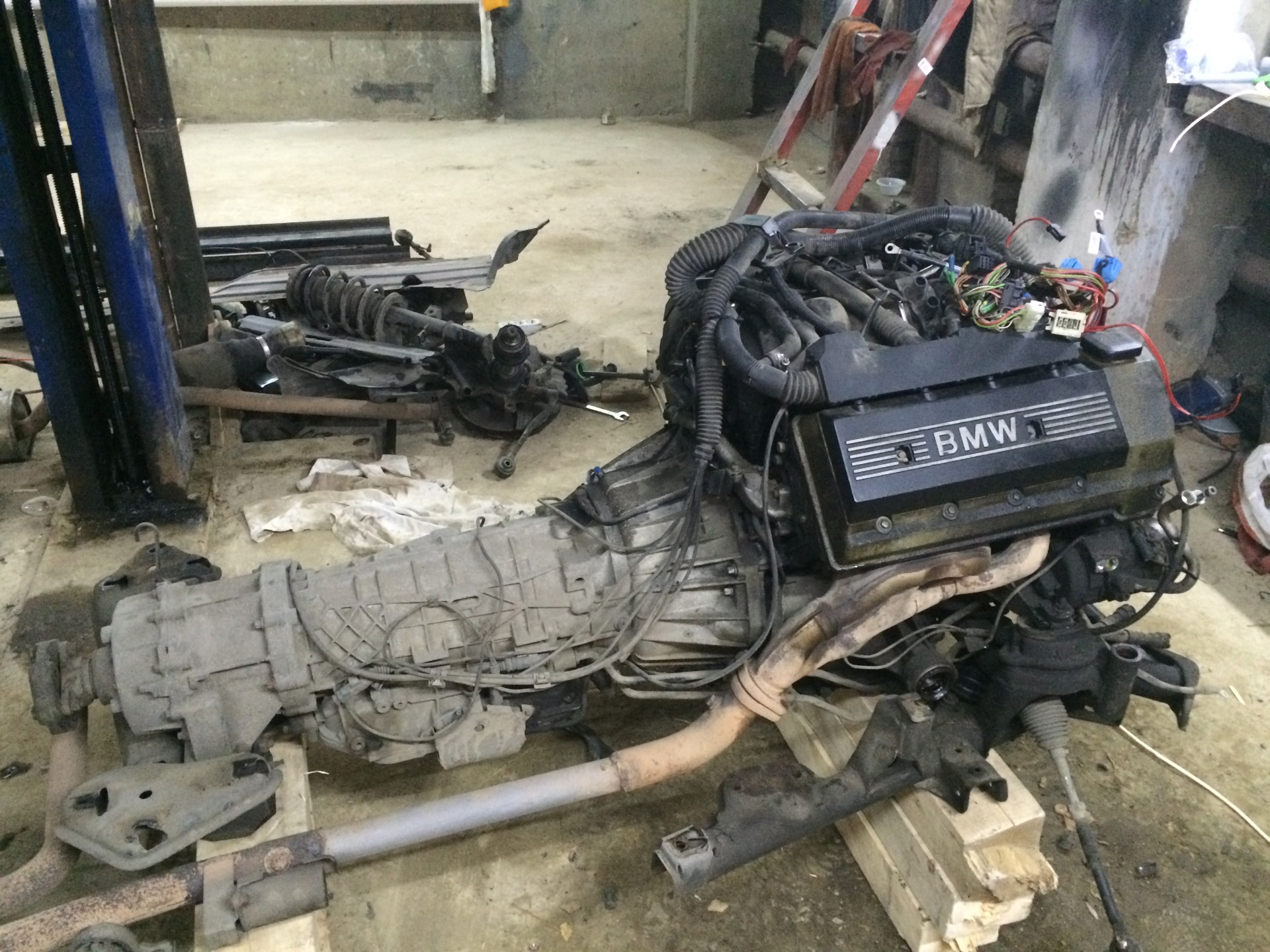 Как снять двигатель с акпп. Как снять двигатель с акпп. Снятия коробки автомат. Снятие коробки передач. Как снять двигатель с акпп.