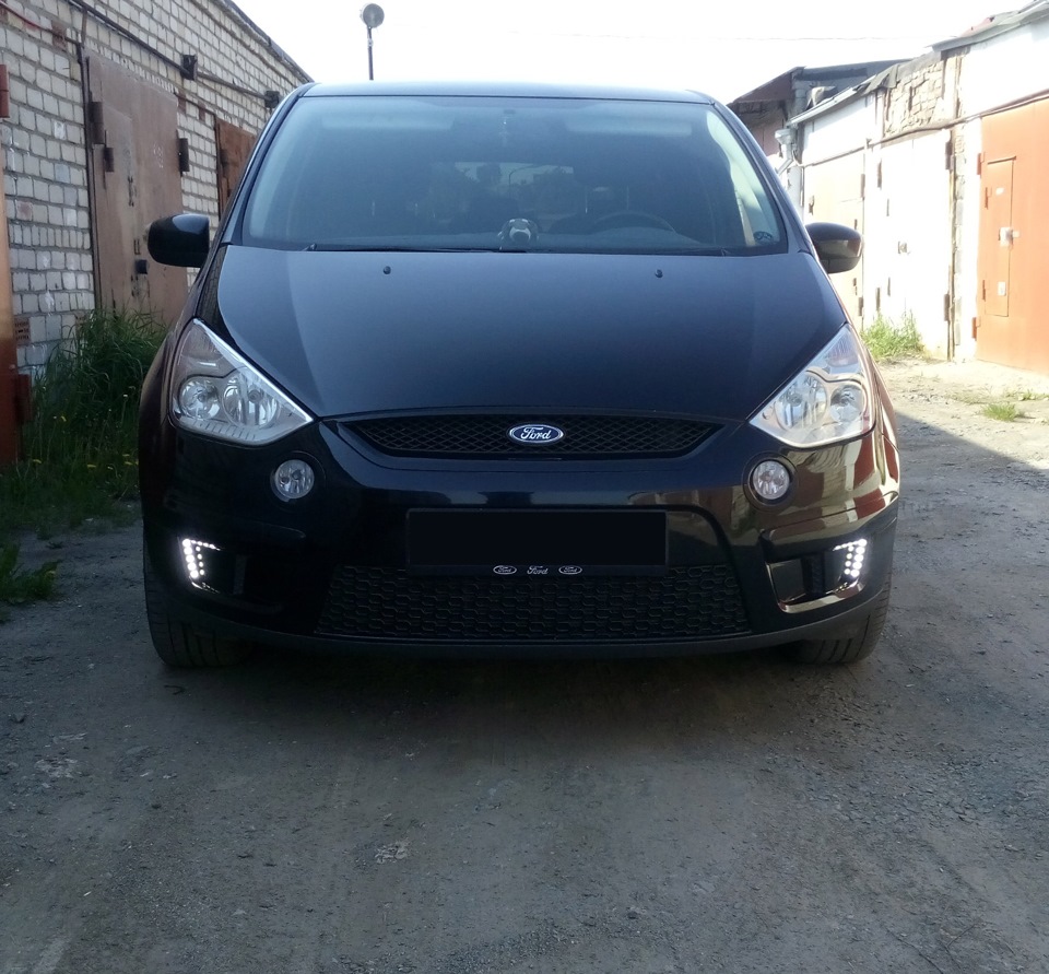 Немного поделок (DRL, сетка, брызговики) — Ford S-Max (1G), 2 л, 2008 ...