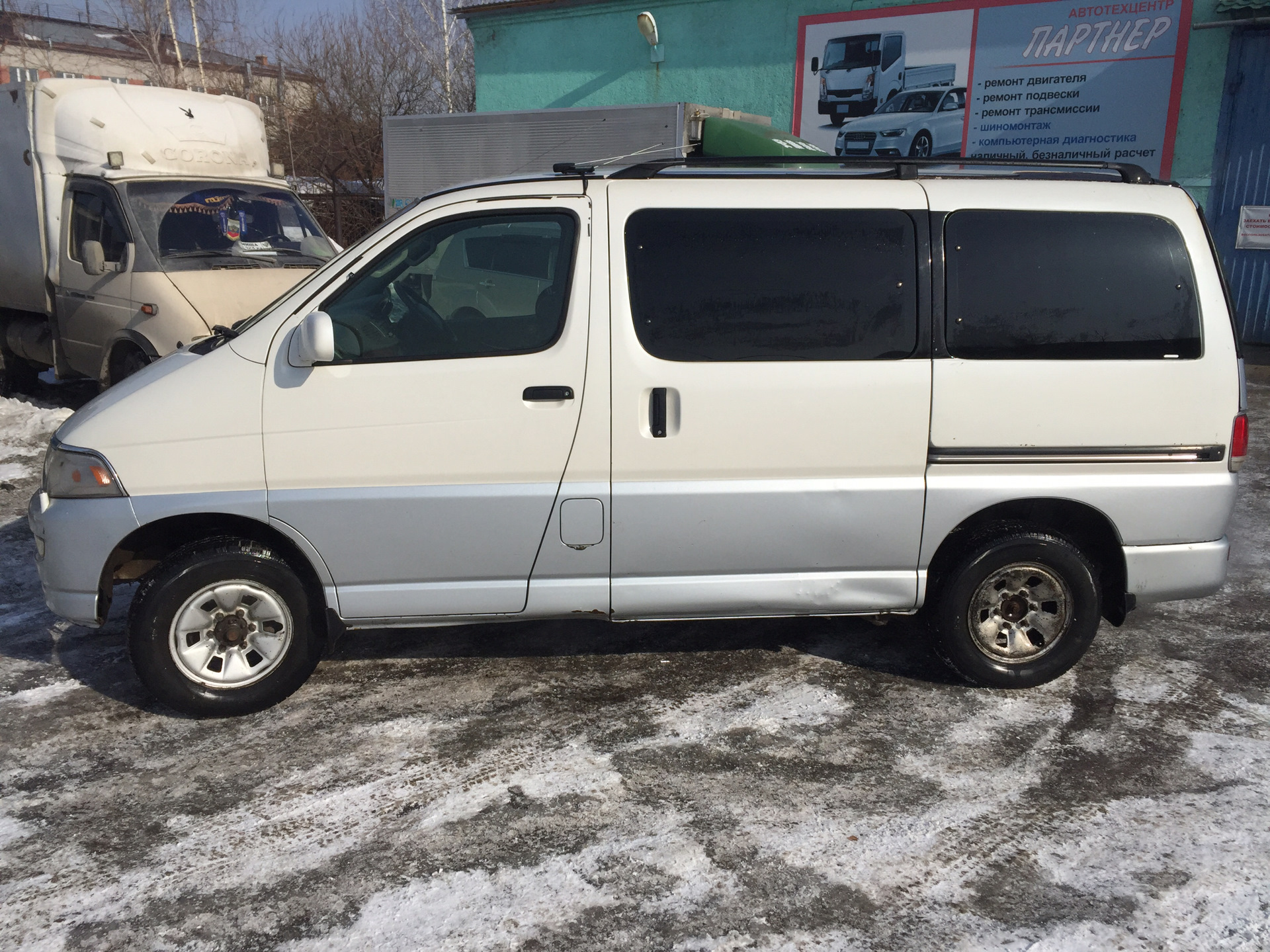 Хайс в приморском крае. Toyota Hiace Regius. Hiace Regius 1998. Toyota Hiace Regius 2000. Тойота Региус 2001.