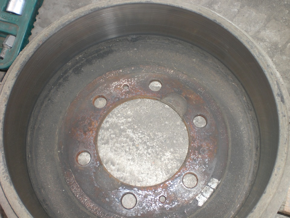 Барабаны без выработки, колодки тоже еще в норме. Пробег 200 т.км даже ручник работает. — SsangYong Musso