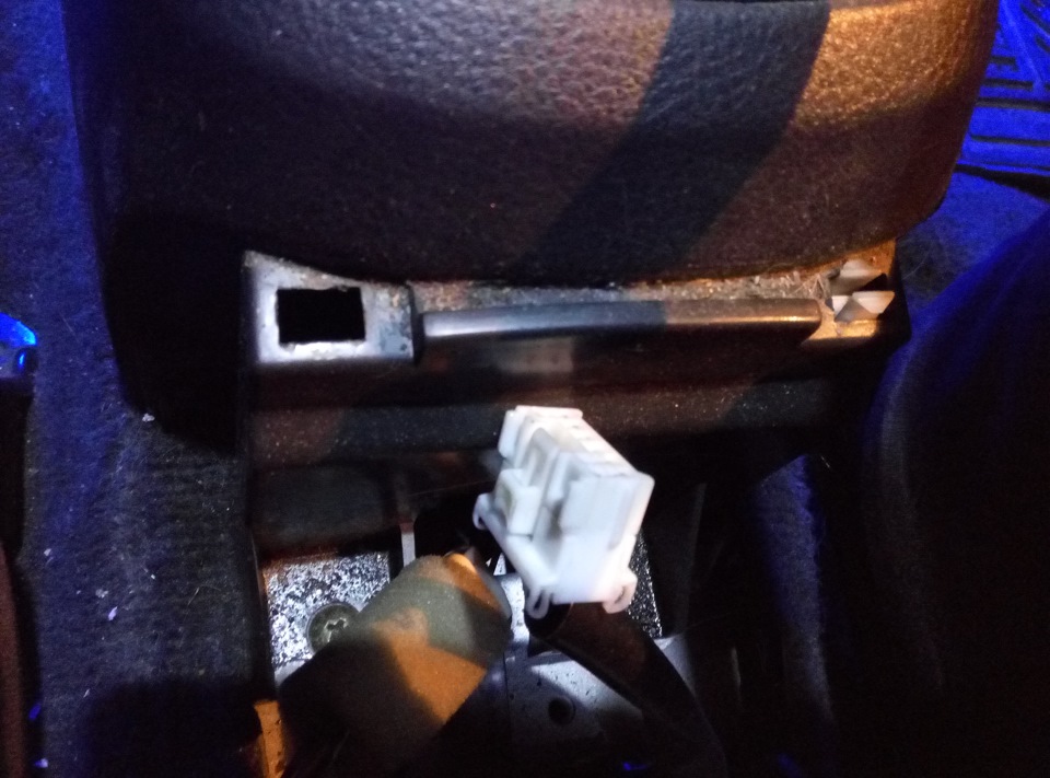 Подтяжка тросика ручного тормоза — Mitsubishi Lancer IX, 1,6 л, 2005 ...