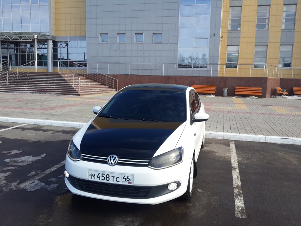 volkswagen polo sedan с черной крышей