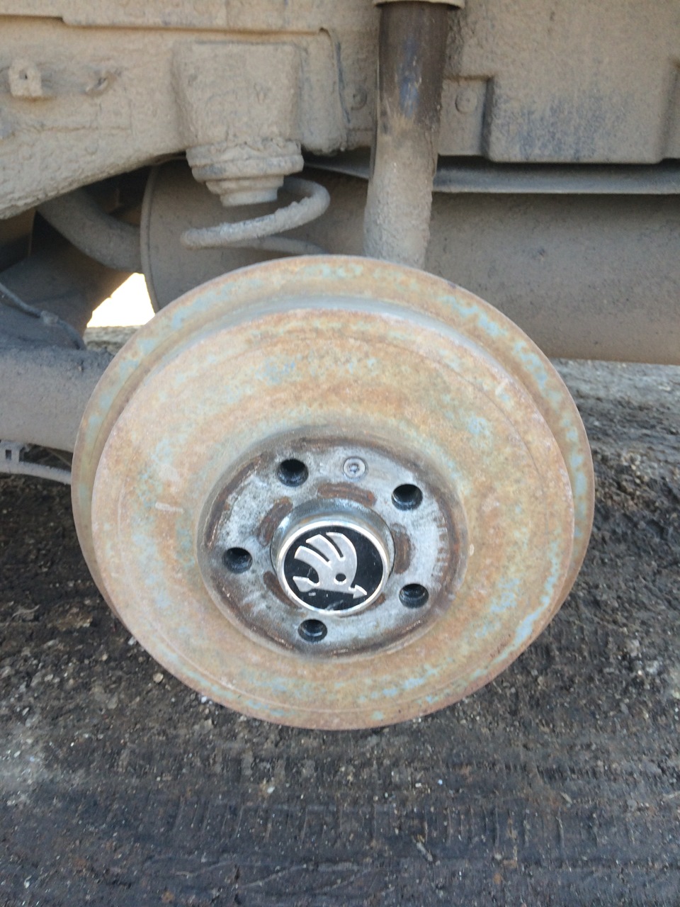 Замена тормозных накладок на барабанных тормозах — Skoda Octavia A4 Mk1 ...