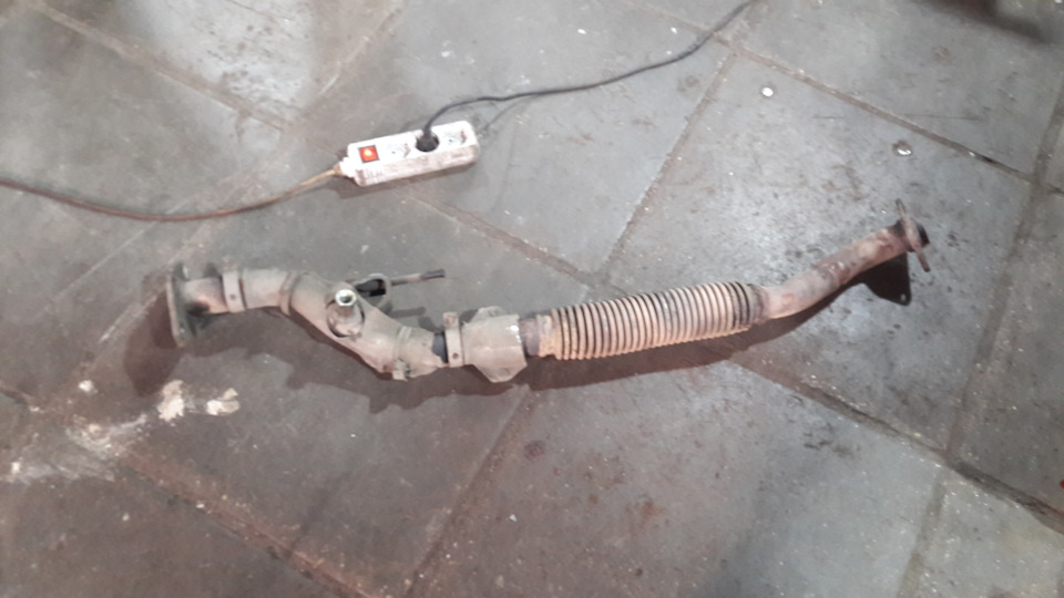 Замена гофры выхлопной системы — Nissan Almera II (N16), 1,5 л, 2001 ...