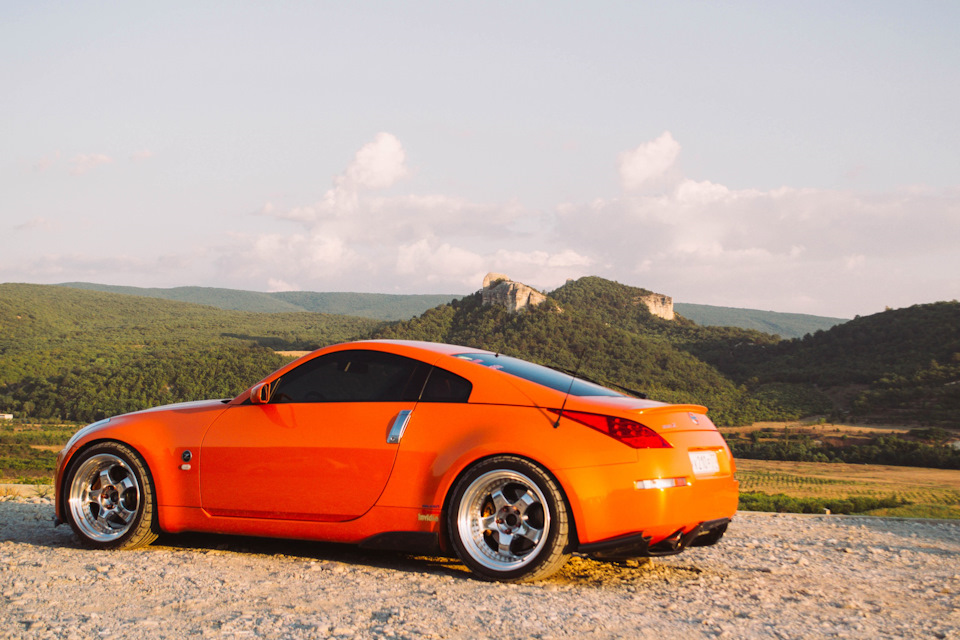 Nissan 350z оранжевый