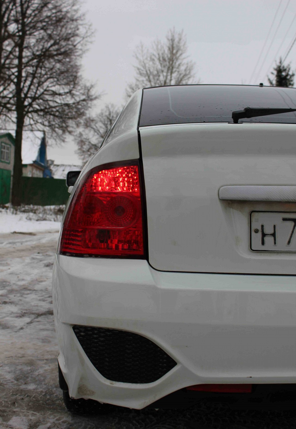 Небольшой фотосет около дома) — Lada Приора хэтчбек, 1,6 л, 2011 года |  фотография | DRIVE2